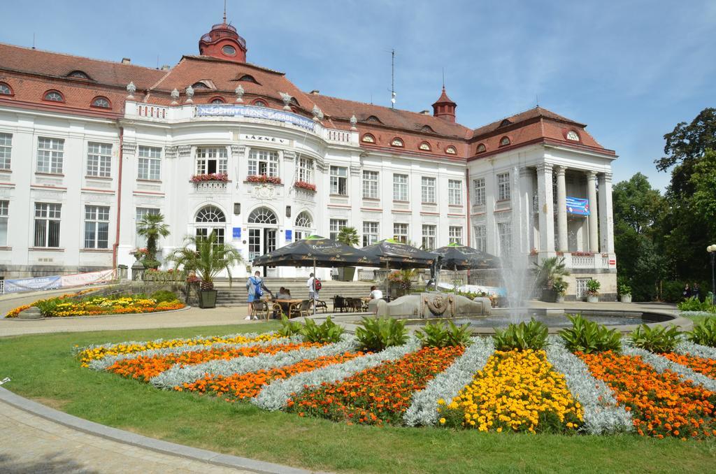 Hotel Derby Karlovy Vary Exterior photo